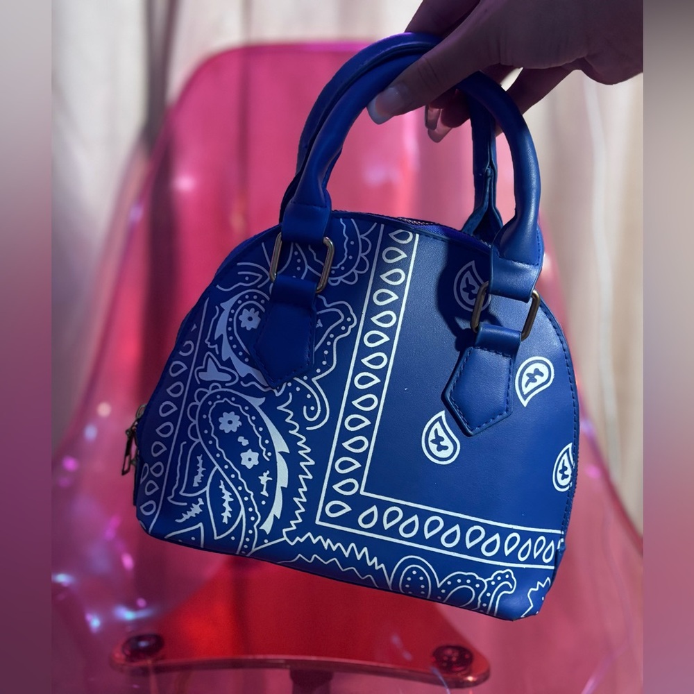 Gorgeous Blue Bandana Print handbag💙 perfect condition, super cute! - Picture 6 of 10
